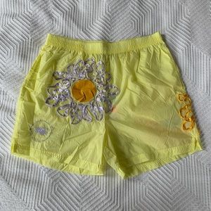 NEW! Nike Medium Uphoria Women’s Woven Shorts in Yellow